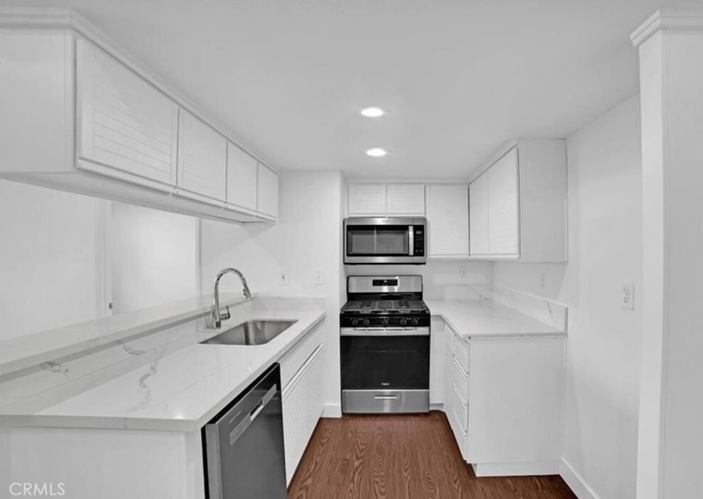 12601 Van Nuys - Photo 2
