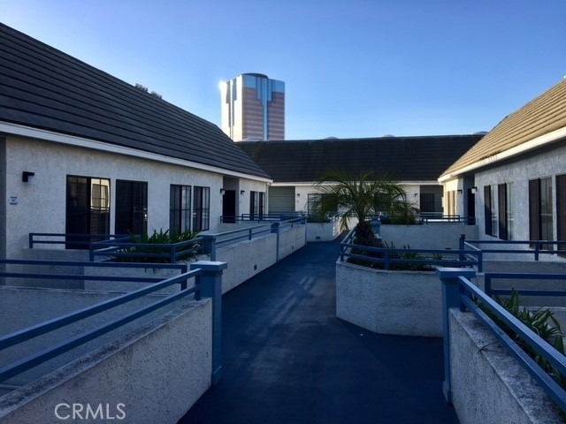 720 W 4th St - Photo 37