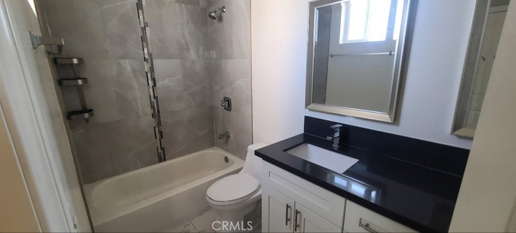 866 E 46th - Photo 3