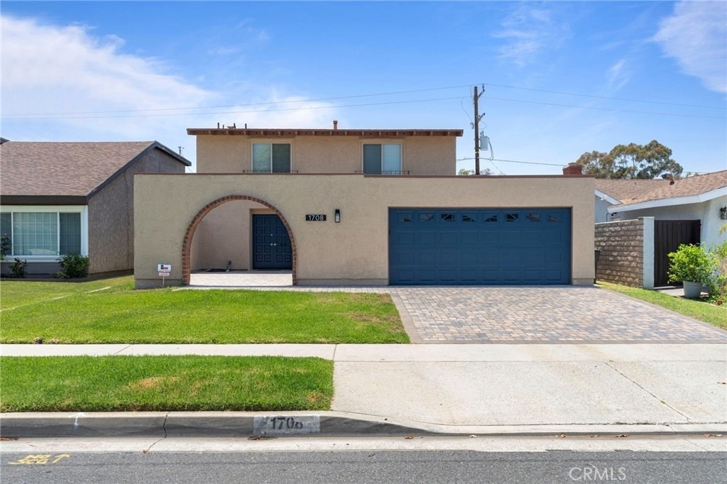 1708 E Cyrene - Photo 0