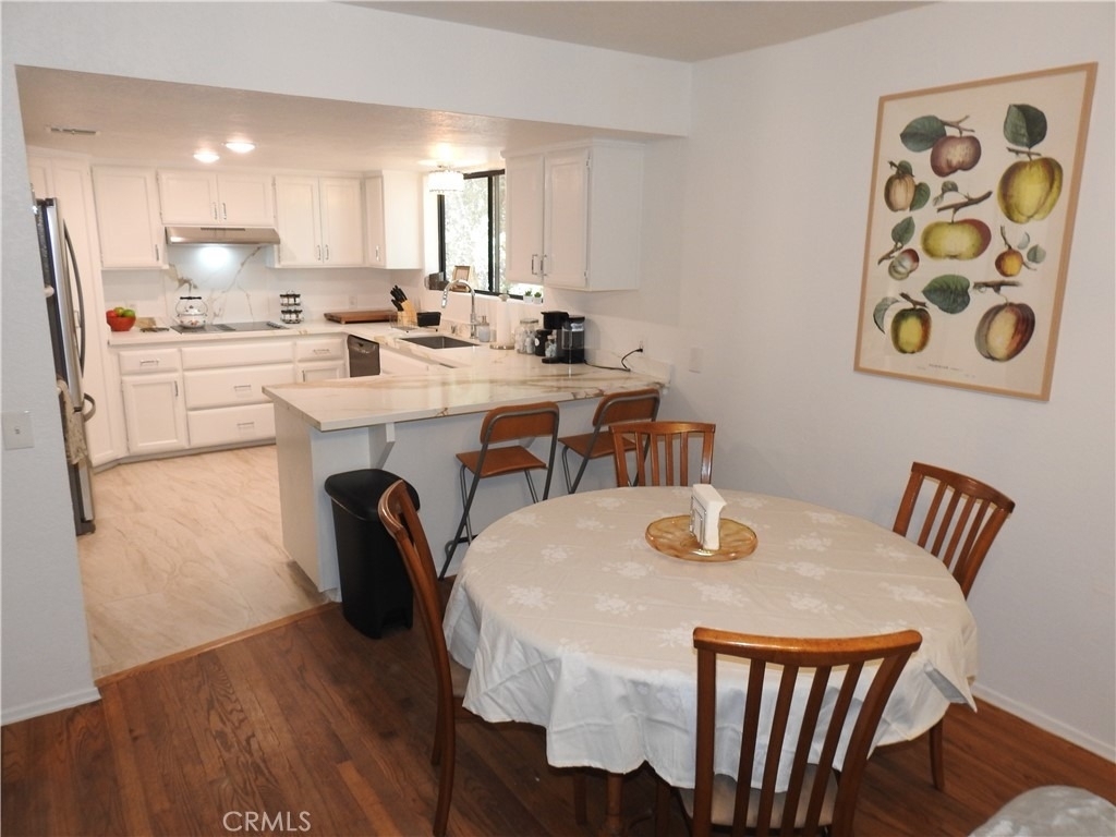 5041 Pine Ridge Avenue - Photo 3