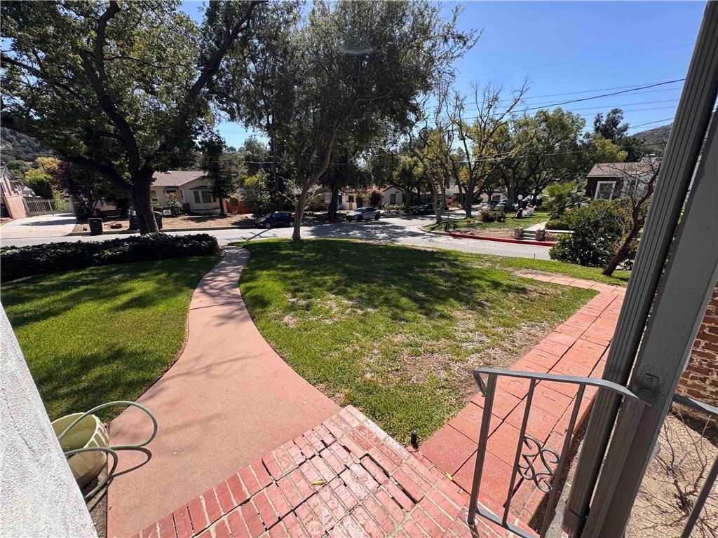 1827 Oakwood Avenue - Photo 3