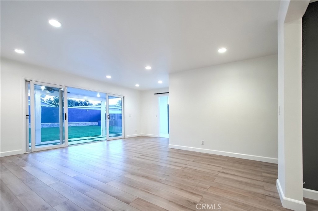 1212 W Woodcrest Avenue - Photo 11