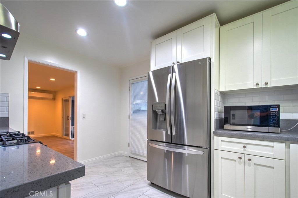 1212 W Woodcrest Avenue - Photo 8