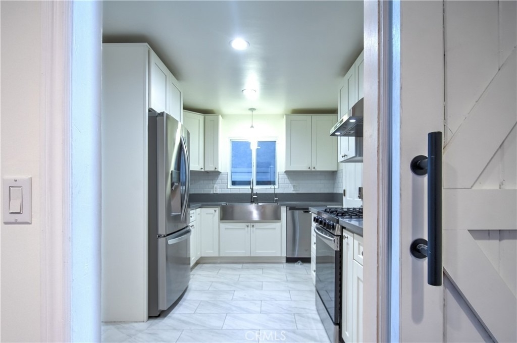 1212 W Woodcrest Avenue - Photo 3