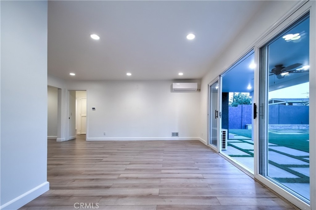 1212 W Woodcrest Avenue - Photo 9