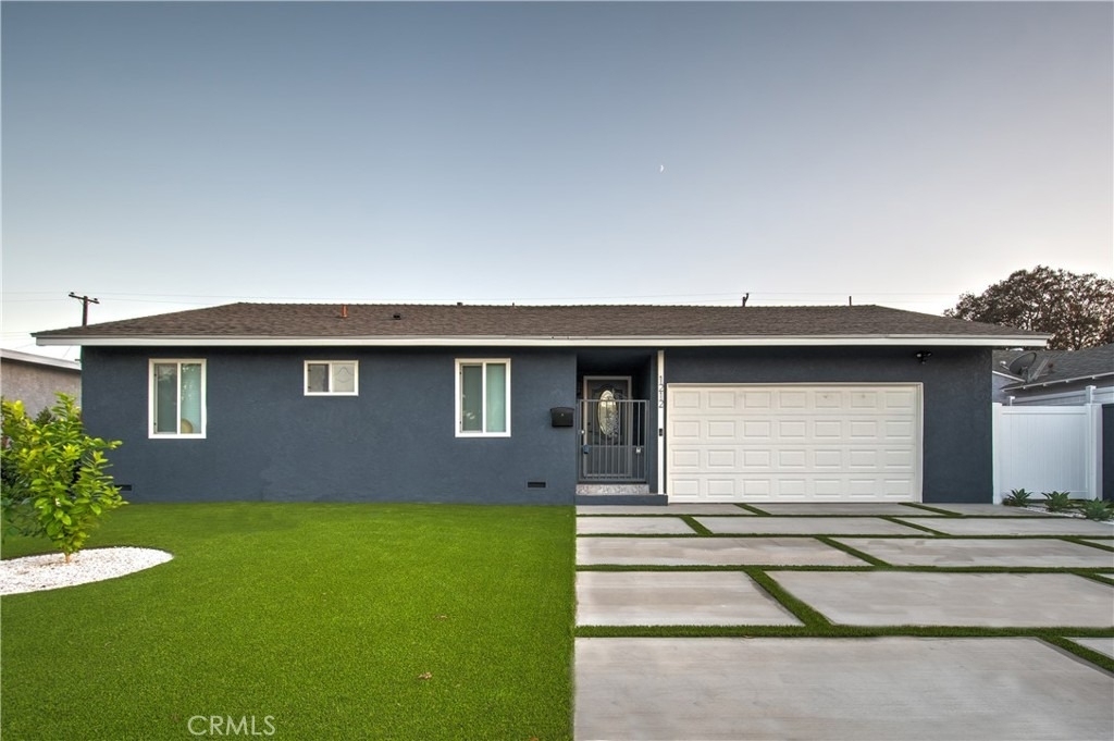 1212 W Woodcrest Avenue - Photo 0