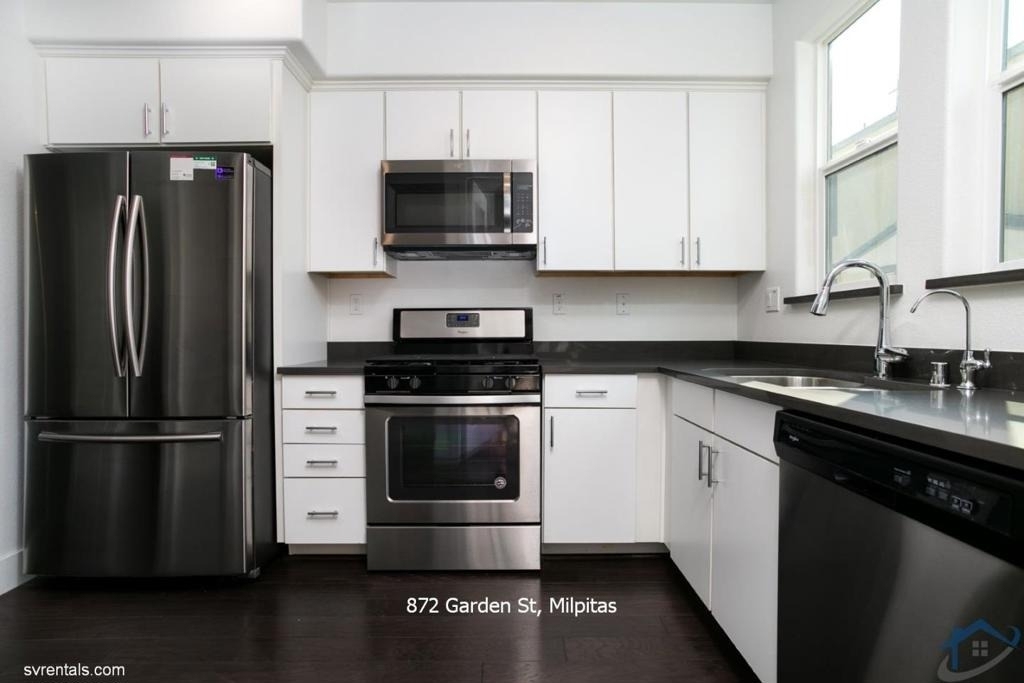 872 Garden Street - Photo 2