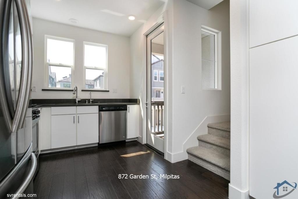 872 Garden Street - Photo 3