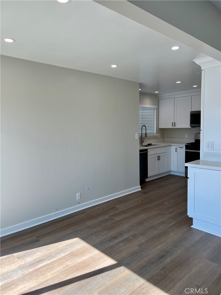 240 W El Portal - Photo 4