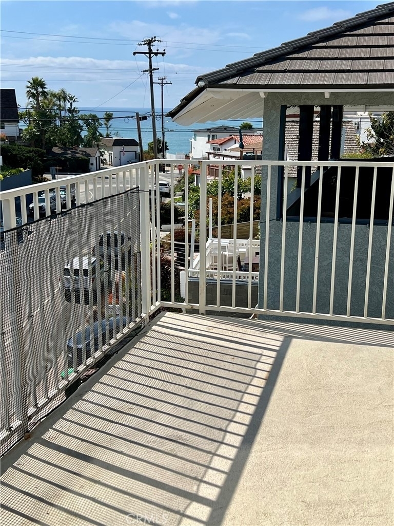 240 W El Portal - Photo 2