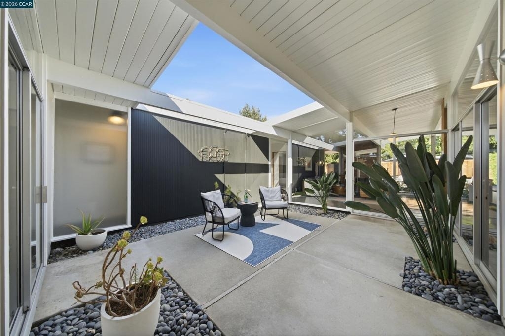 1279 Lancashire Dr - Photo 4