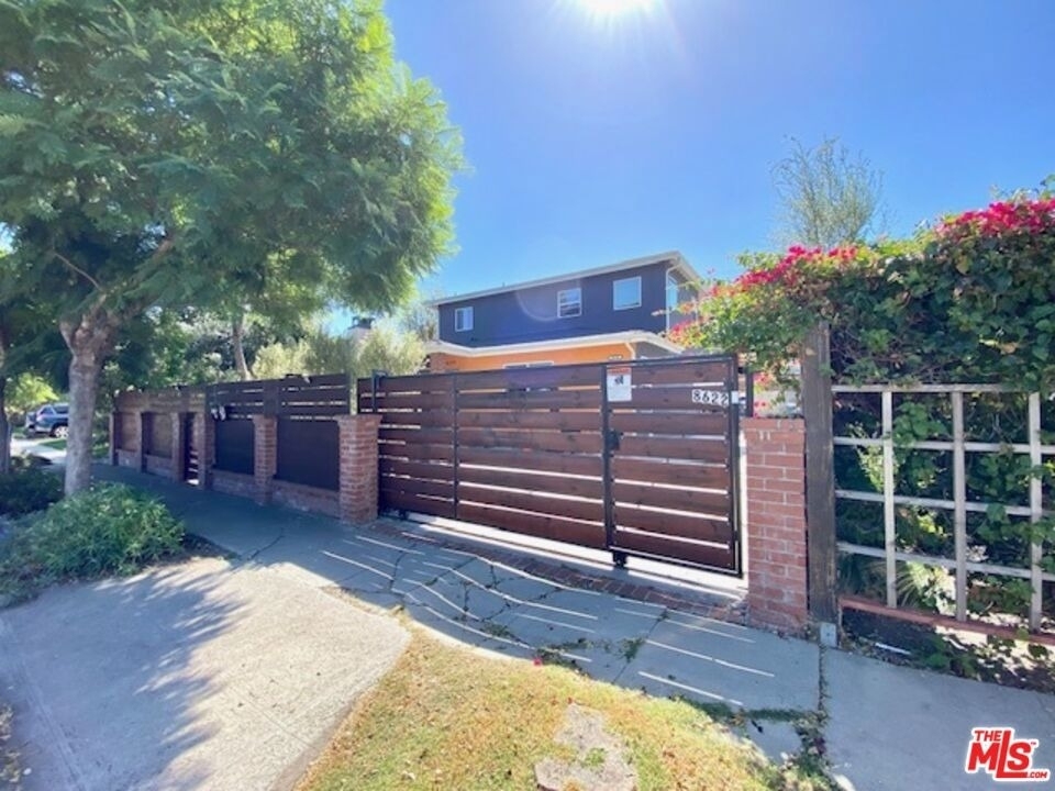 8620 Melvil Street - Photo 0