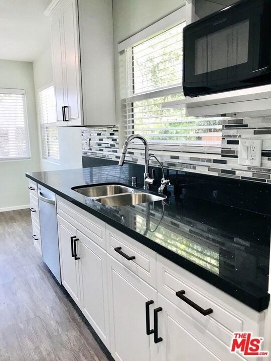 8620 Melvil Street - Photo 5