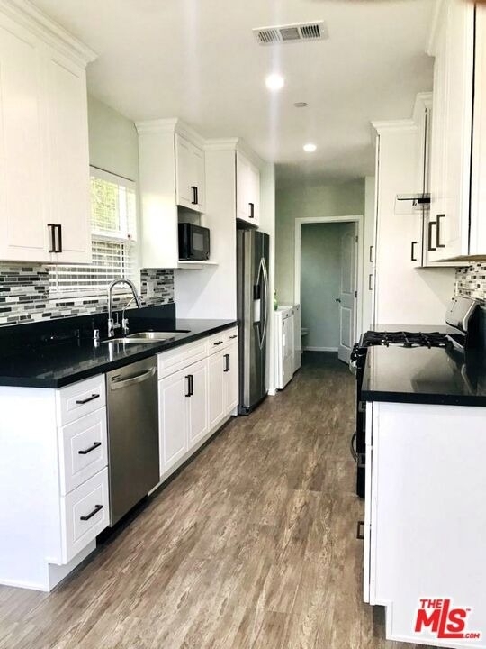 8620 Melvil Street - Photo 3