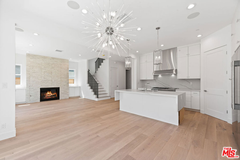 4120 Coolidge Avenue - Photo 2