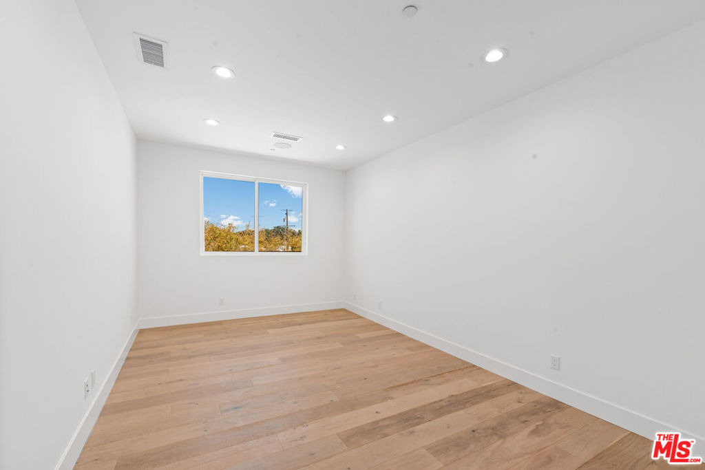 4120 Coolidge Avenue - Photo 5