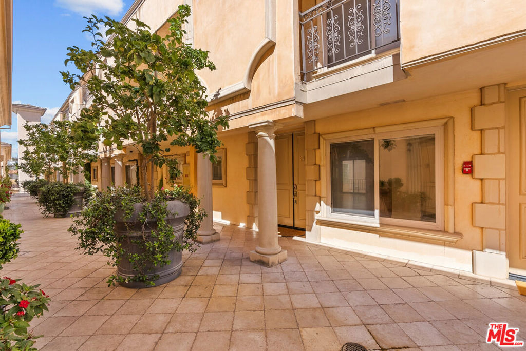 1000 S Westgate Avenue - Photo 1