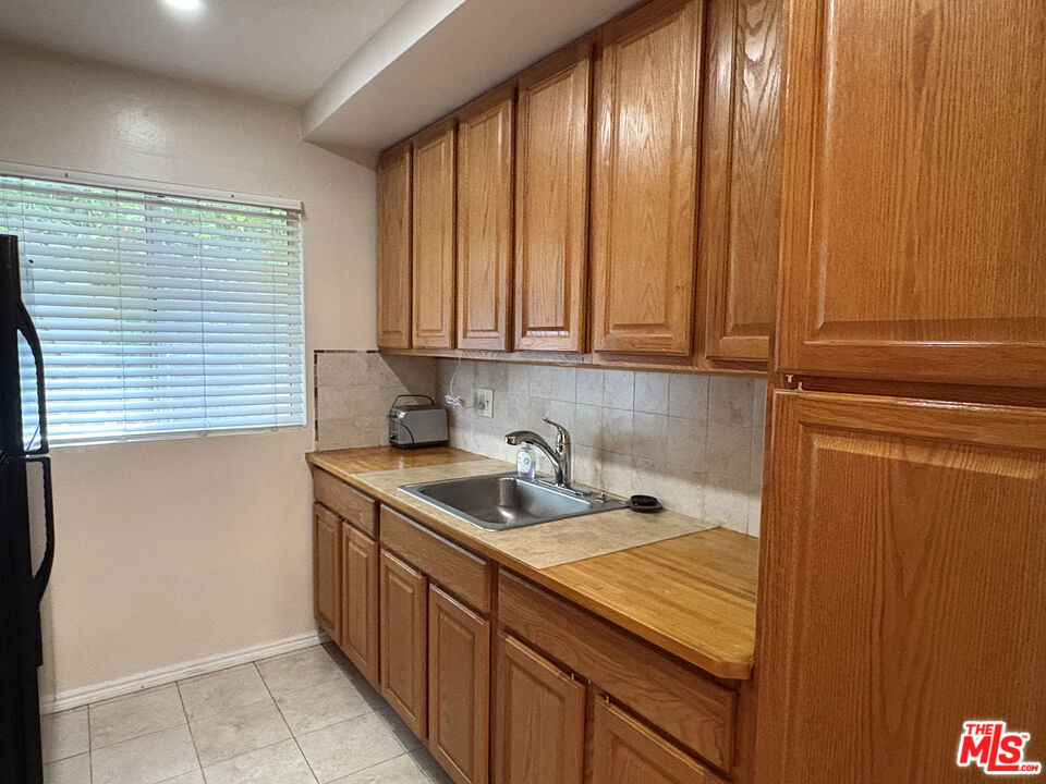 828 Lincoln Boulevard - Photo 3