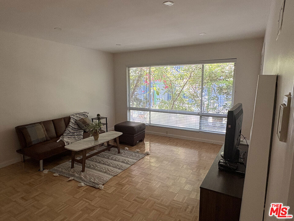 828 Lincoln Boulevard - Photo 1