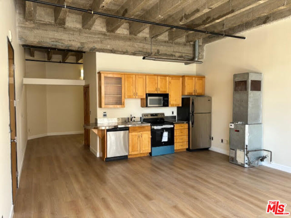 312 W 5th Street - Photo 2