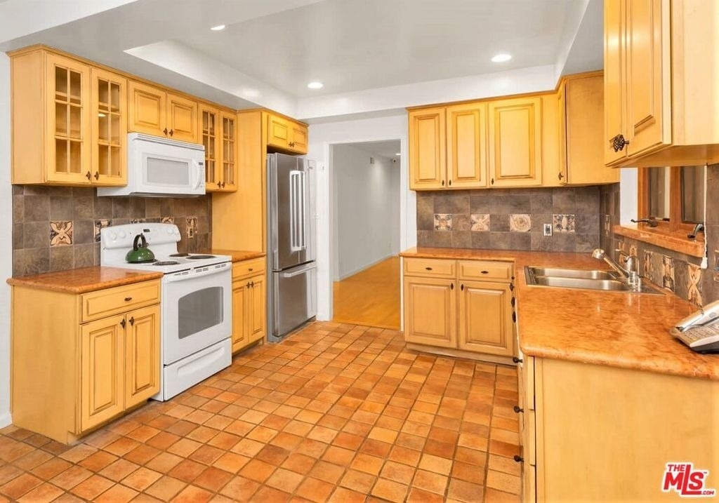 2462 Nalin Drive - Photo 7