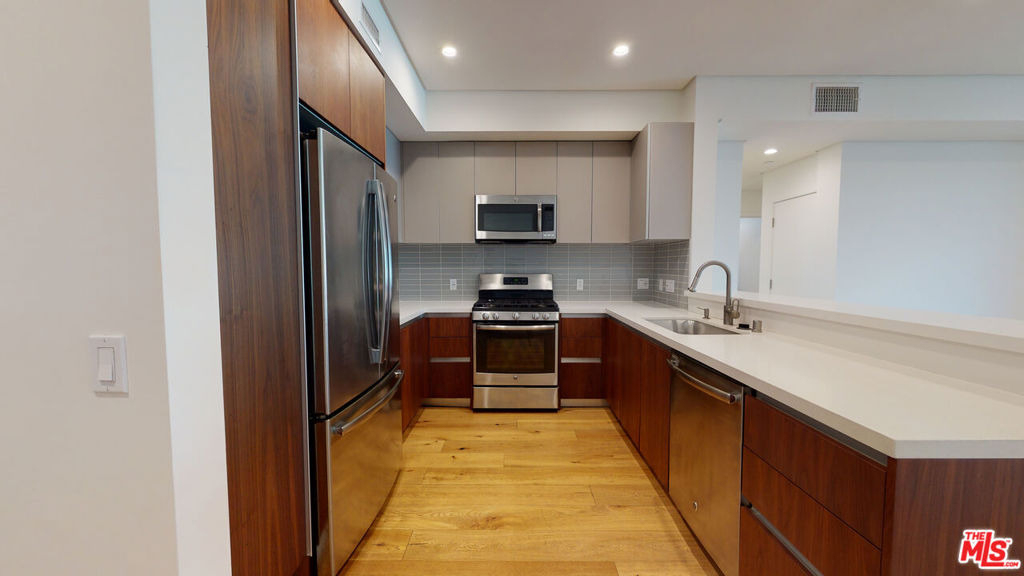 938 S Orange Grove Avenue - Photo 3