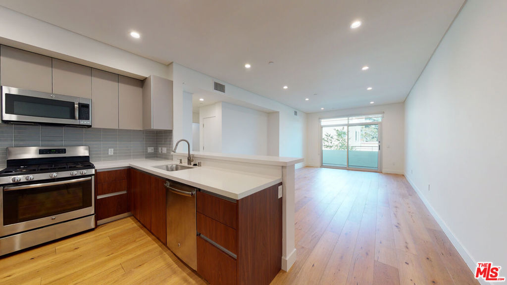 938 S Orange Grove Avenue - Photo 2