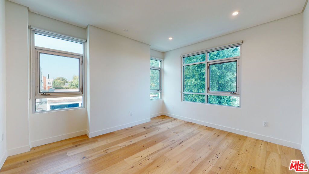 938 S Orange Grove Avenue - Photo 20