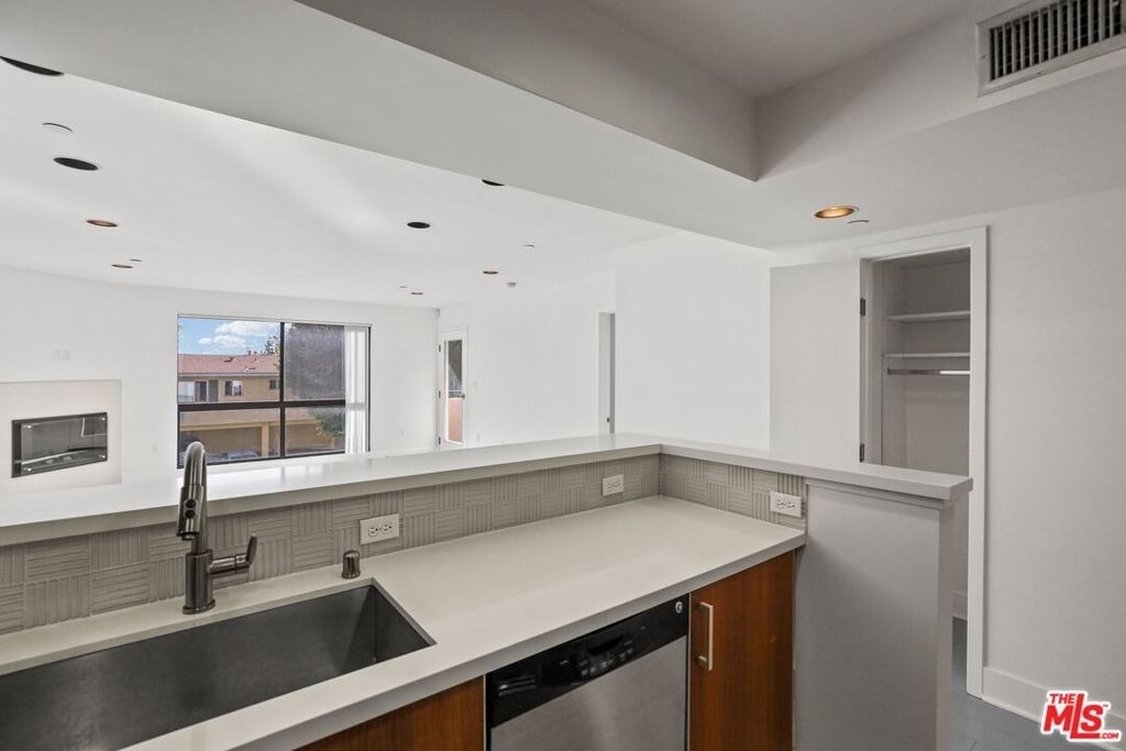 1518 Federal - Photo 5