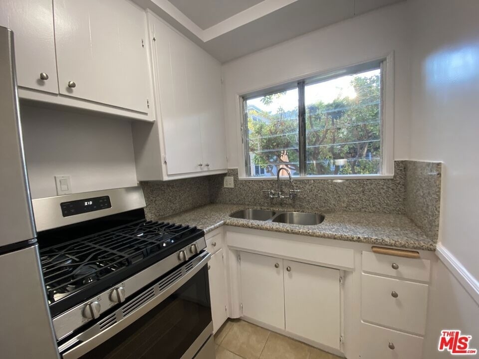 228 Idaho Avenue - Photo 0
