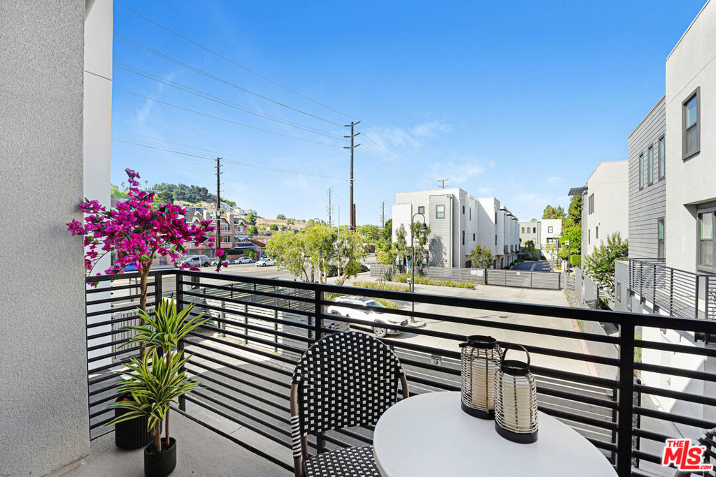 3945 Eagle Rock Boulevard - Photo 3