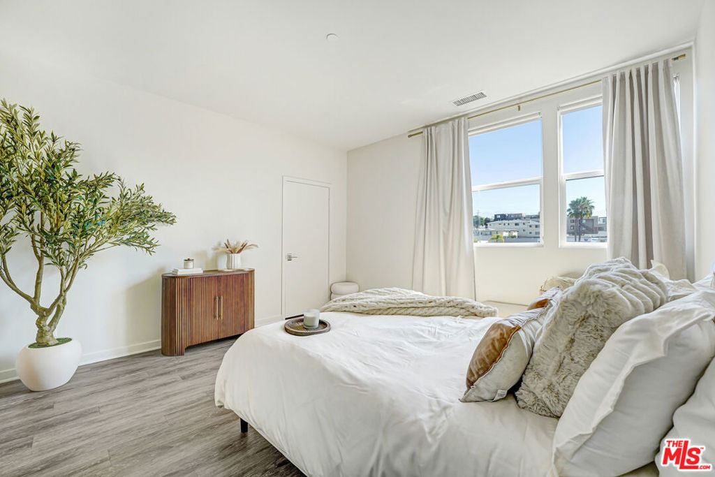 3945 Eagle Rock Boulevard - Photo 6