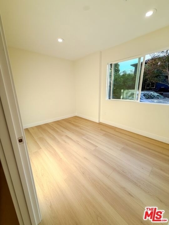 326 E Randolph Street - Photo 4
