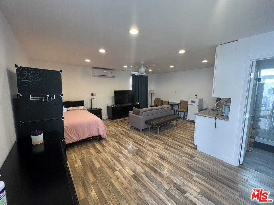 22602 Hatteras Street - Photo 2
