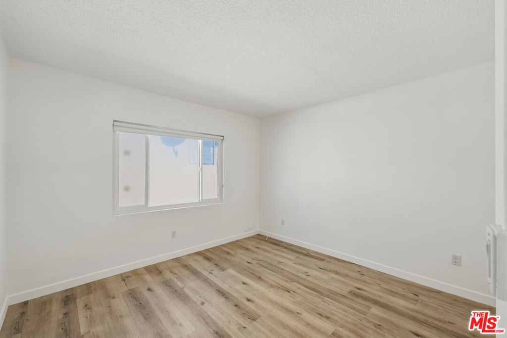 929 N Stanley Avenue - Photo 8