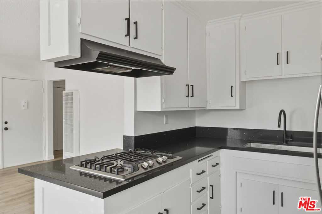 929 N Stanley Avenue - Photo 7