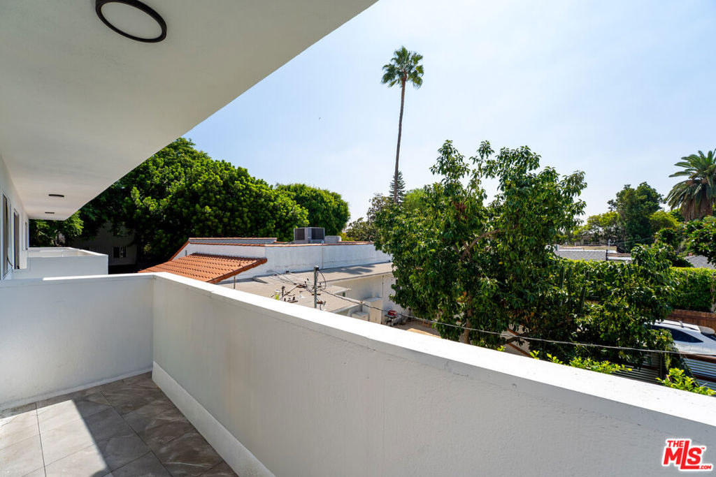 929 N Stanley Avenue - Photo 10