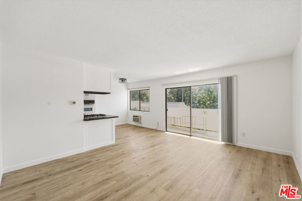 929 N Stanley Avenue - Photo 1