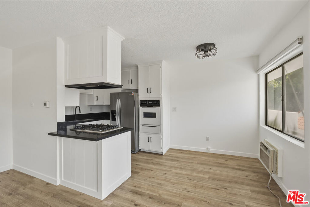 929 N Stanley Avenue - Photo 4