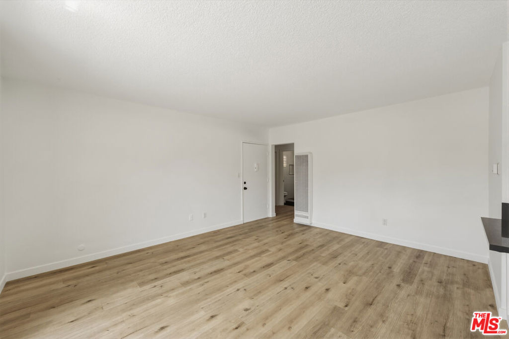 929 N Stanley Avenue - Photo 3