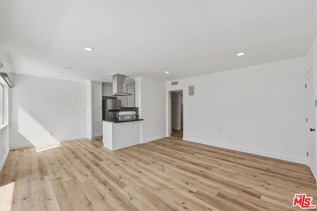 929 N Stanley Avenue - Photo 1