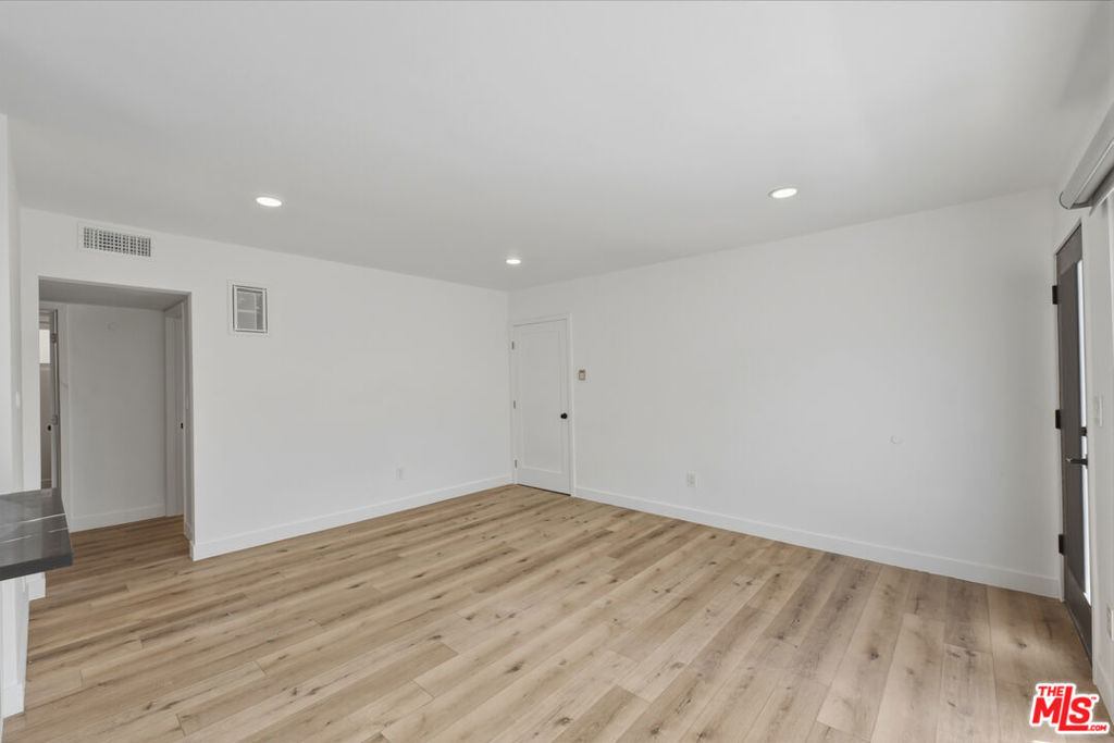 929 N Stanley Avenue - Photo 3