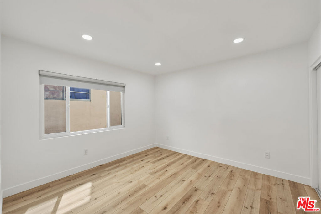 929 N Stanley Avenue - Photo 11