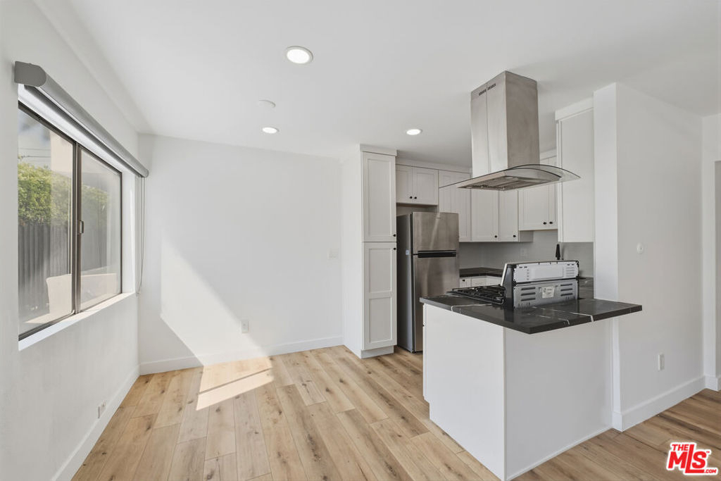 929 N Stanley Avenue - Photo 4