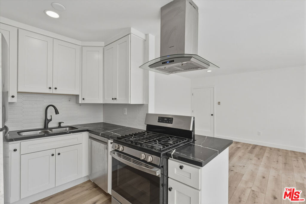 929 N Stanley Avenue - Photo 5