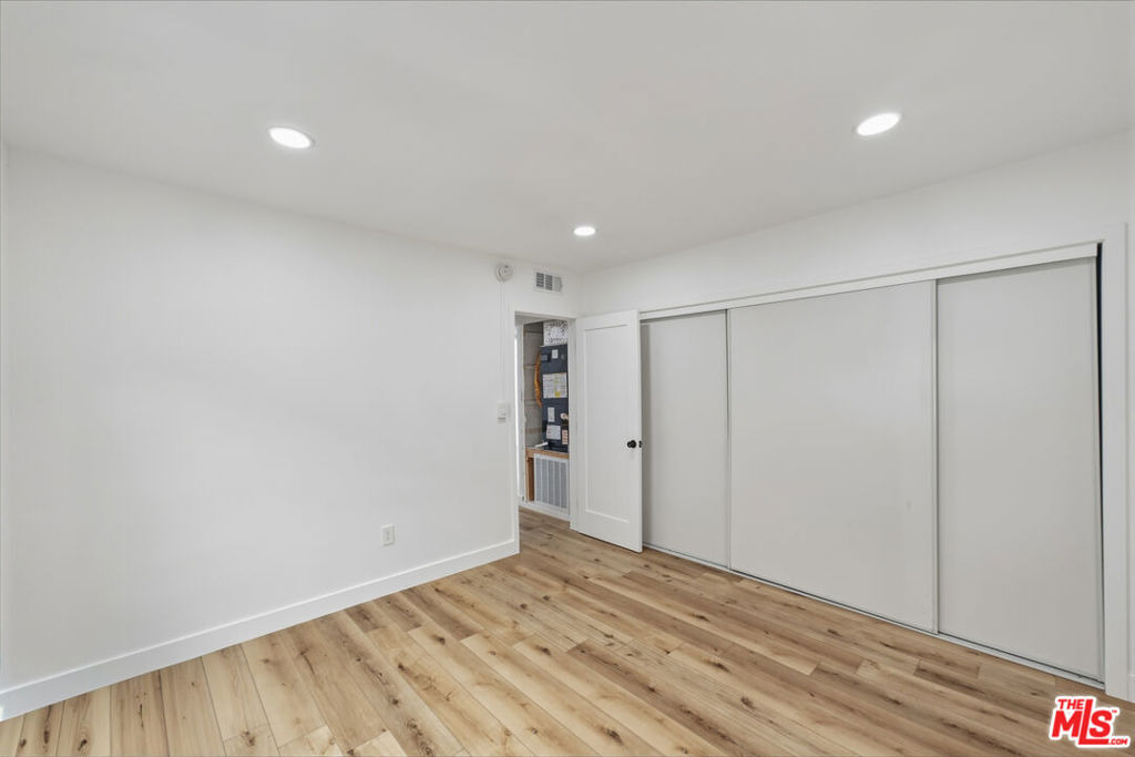 929 N Stanley Avenue - Photo 9
