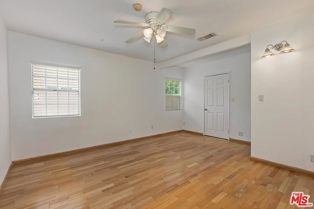5049 Hesperia Avenue - Photo 19