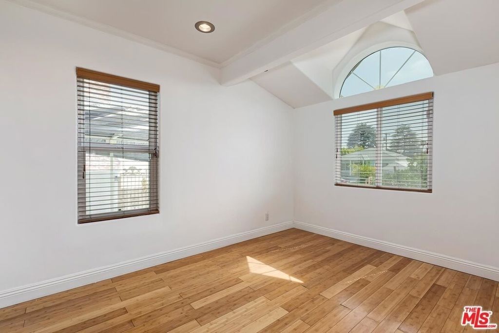 5049 Hesperia Avenue - Photo 10