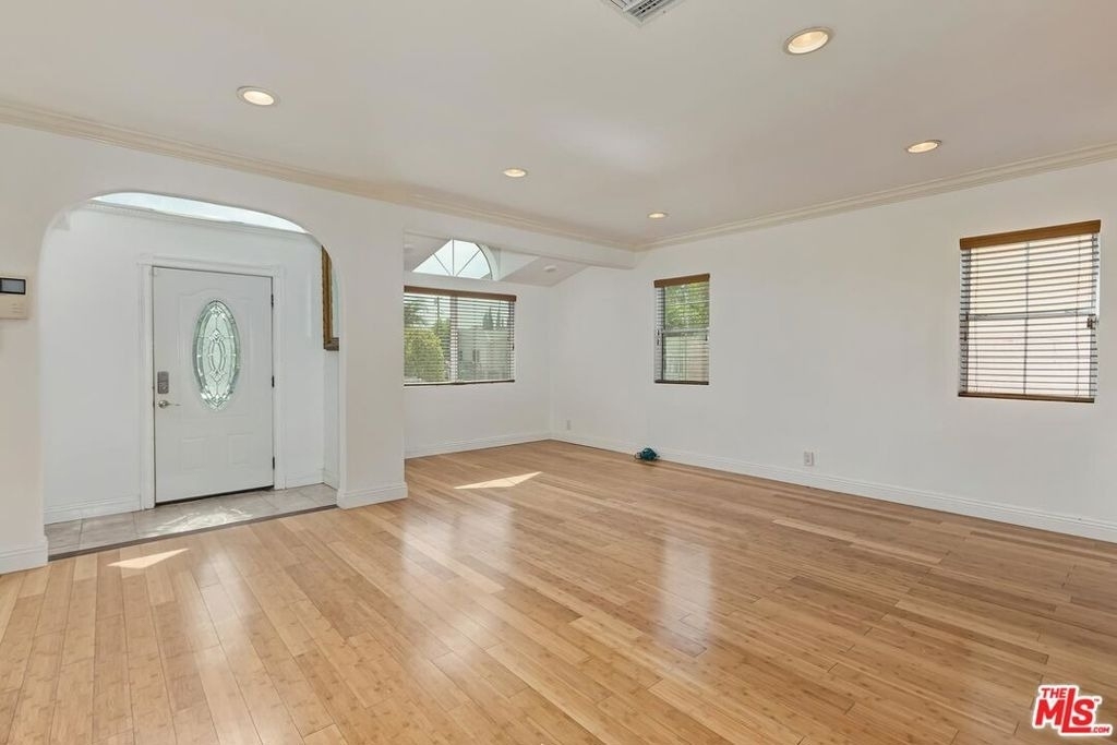 5049 Hesperia Avenue - Photo 3